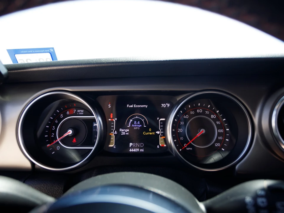 2020 Jeep JL Wrangler - Image 3 of 4