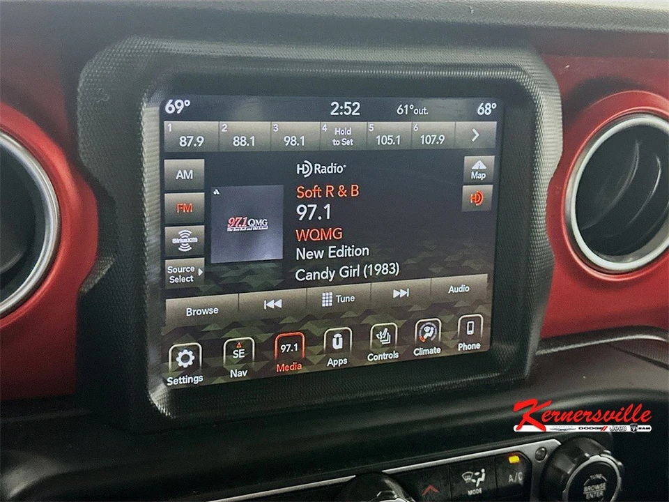 2020 Jeep JL Wrangler - Image 17 of 21