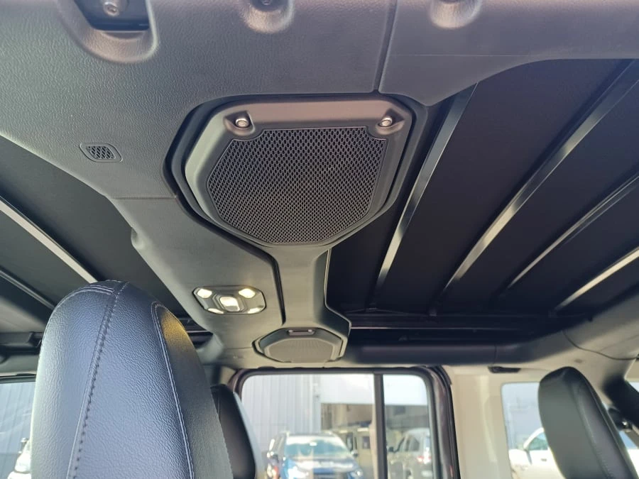 2020 Jeep JL Wrangler - Image 19 of 25