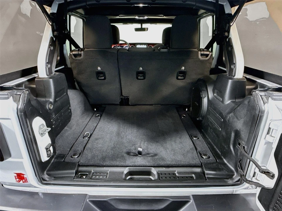2020 Jeep JL Wrangler - Image 17 of 31