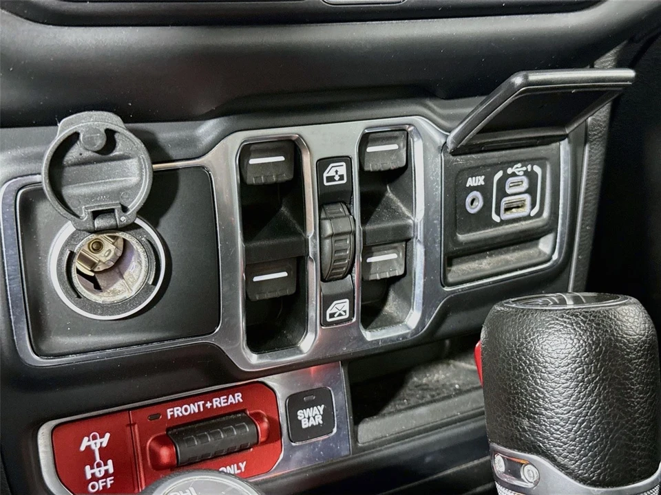 2020 Jeep JL Wrangler - Image 15 of 31