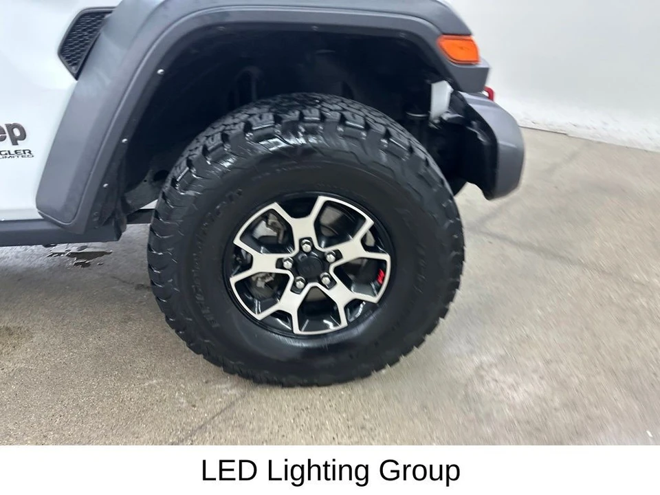 2020 Jeep JL Wrangler - Image 17 of 31