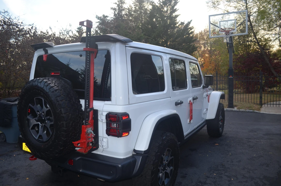2020 Jeep JL Wrangler - Image 10 of 31