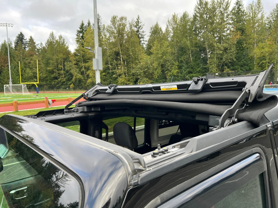 2020 Jeep JL Wrangler - Image 18 of 31