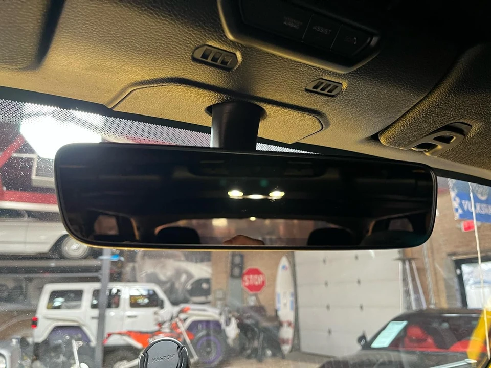 2020 Jeep JL Wrangler - Image 23 of 31