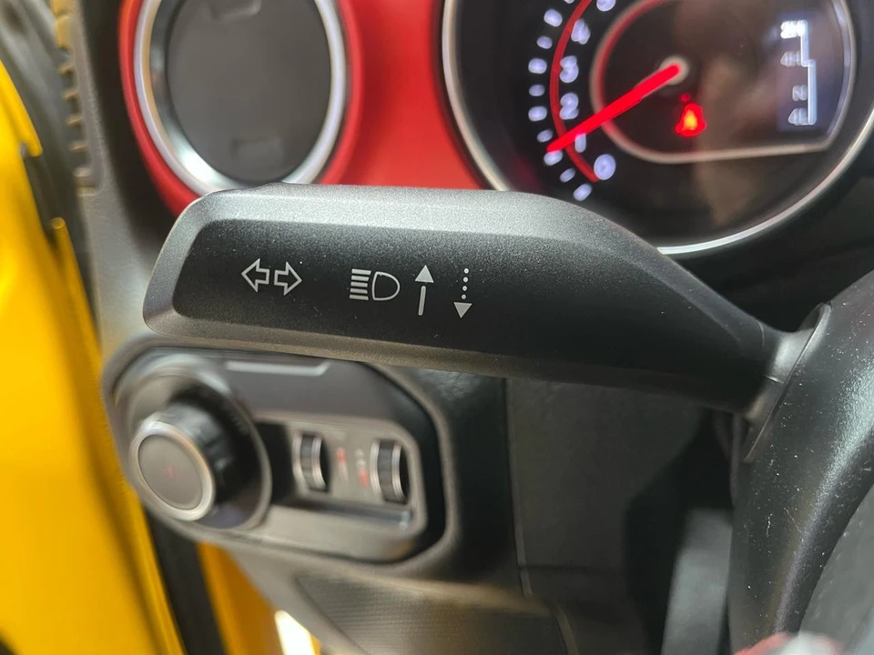 2020 Jeep JL Wrangler - Image 17 of 31