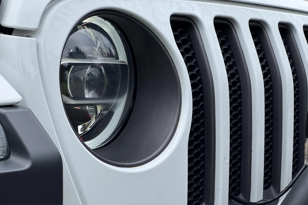 2020 Jeep JL Wrangler - Image 19 of 31