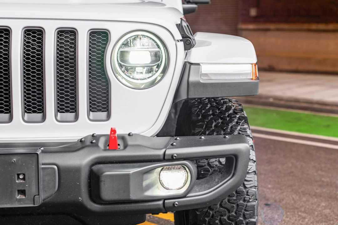 2020 Jeep JL Wrangler - Image 12 of 31
