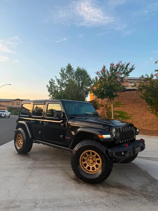2020 Jeep JL Wrangler - Image 2 of 16