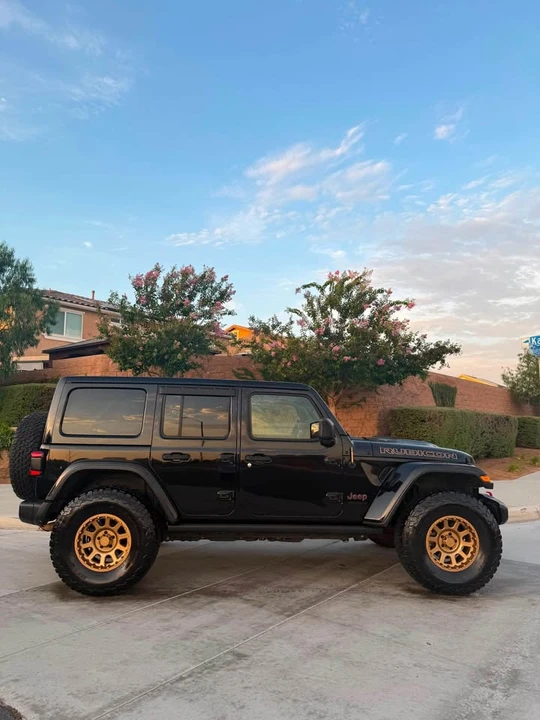 2020 Jeep JL Wrangler - Image 3 of 16