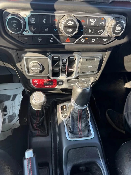 2020 Jeep JL Wrangler - Image 15 of 17