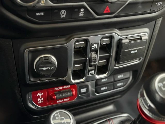 2020 Jeep JL Wrangler - Image 25 of 31