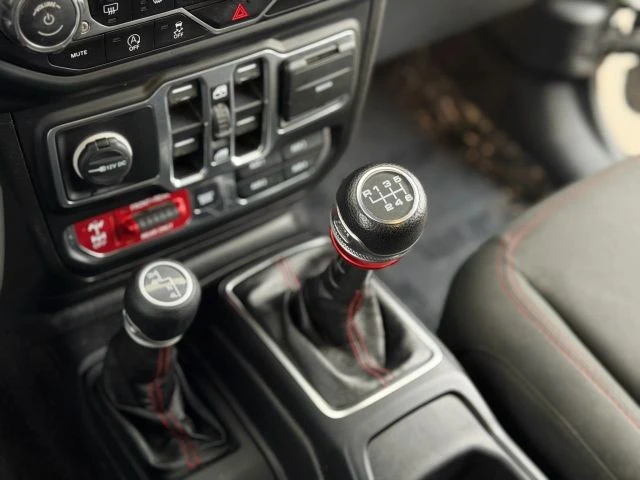 2020 Jeep JL Wrangler - Image 24 of 31