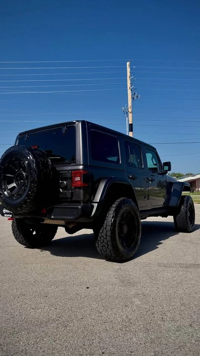 2020 Jeep JL Wrangler - Image 3 of 12