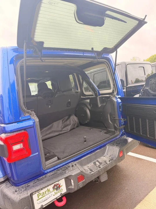 2020 Jeep JL Wrangler - Image 5 of 10