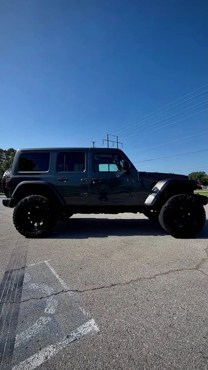 2020 Jeep JL Wrangler - Image 2 of 12
