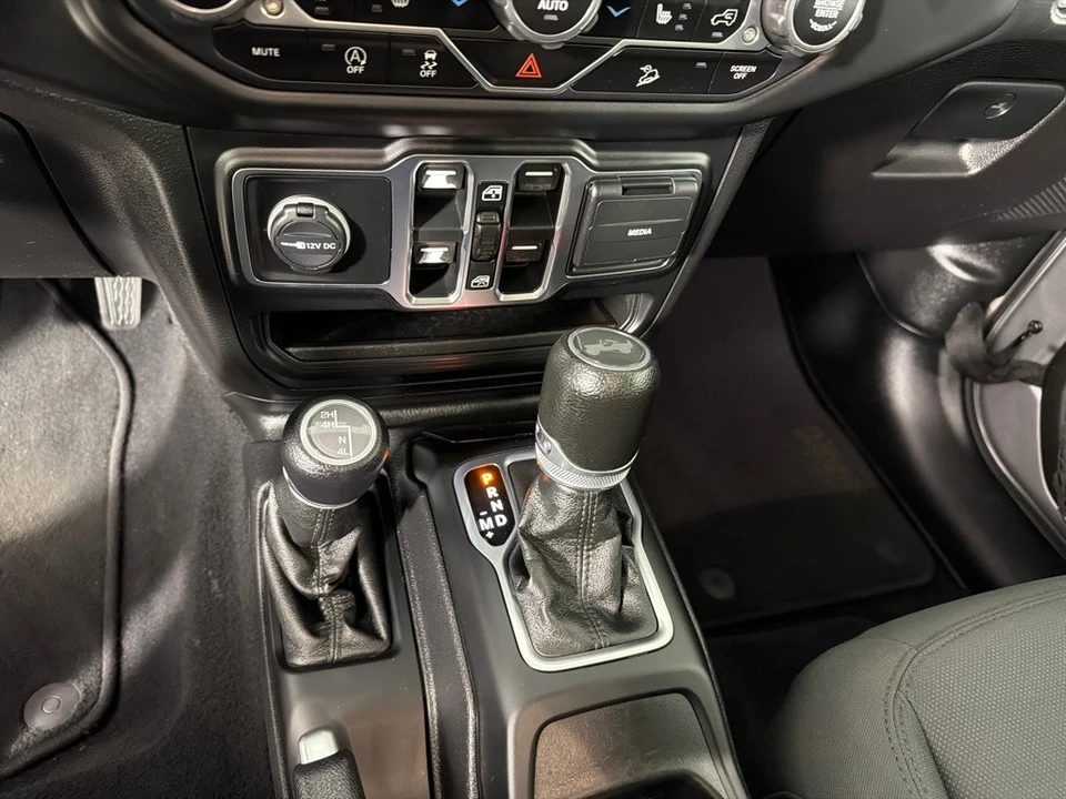 2020 Jeep JL Wrangler - Image 15 of 21