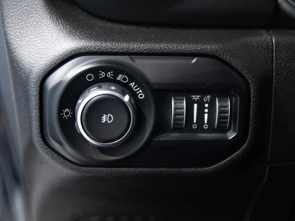 2020 Jeep JL Wrangler - Image 19 of 20