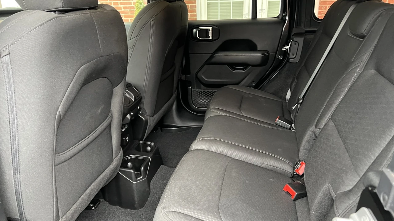 2020 Jeep JL Wrangler - Image 5 of 9