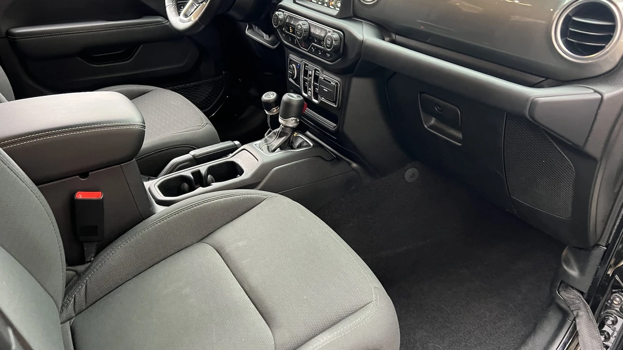 2020 Jeep JL Wrangler - Image 6 of 9
