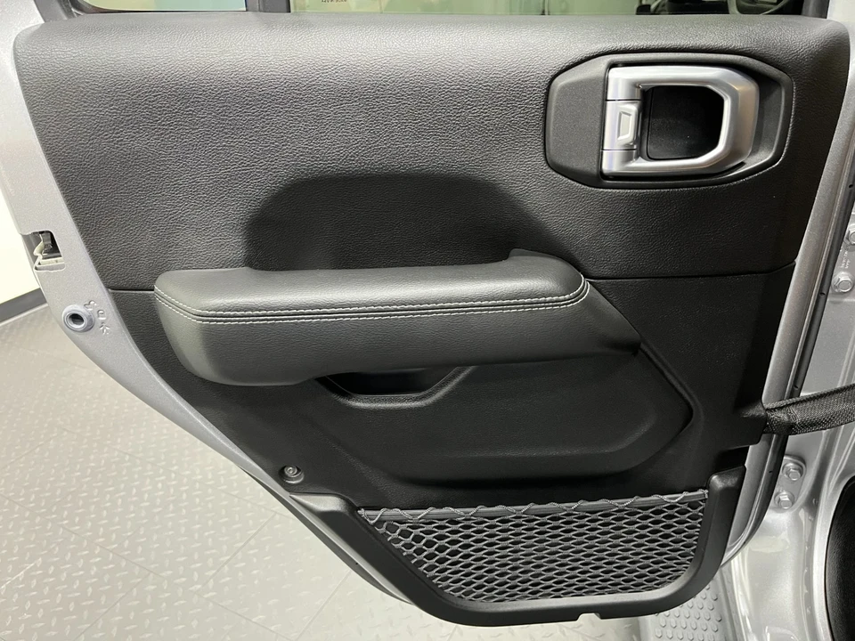 2020 Jeep JL Wrangler - Image 20 of 21