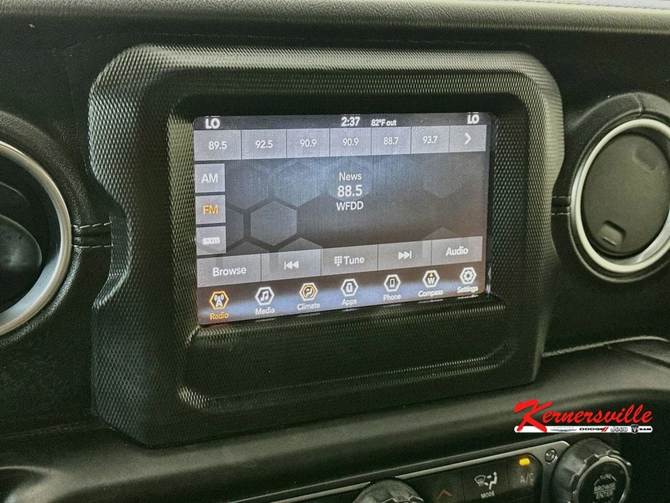 2020 Jeep JL Wrangler - Image 17 of 24