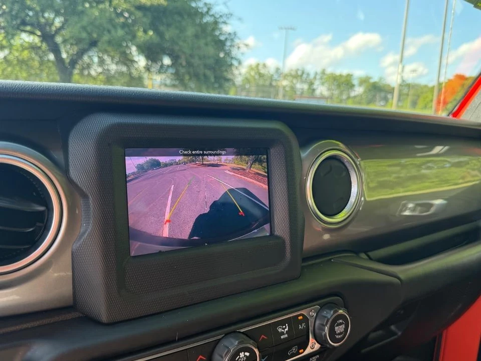 2020 Jeep JL Wrangler - Image 10 of 28