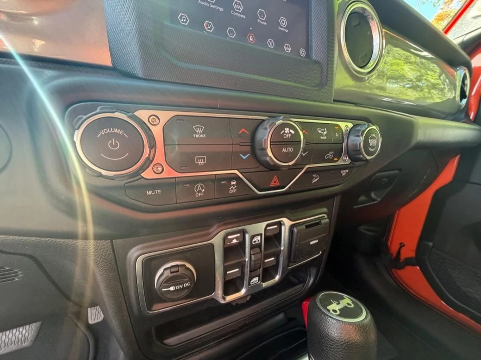 2020 Jeep JL Wrangler - Image 11 of 28