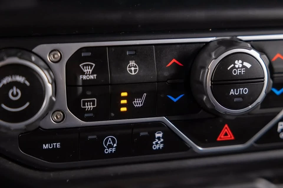 2020 Jeep JL Wrangler - Image 16 of 20