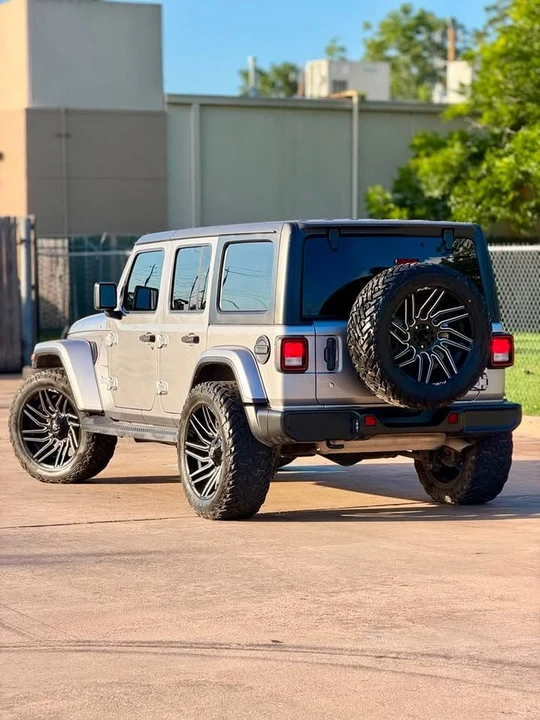 2020 Jeep JL Wrangler - Image 9 of 11
