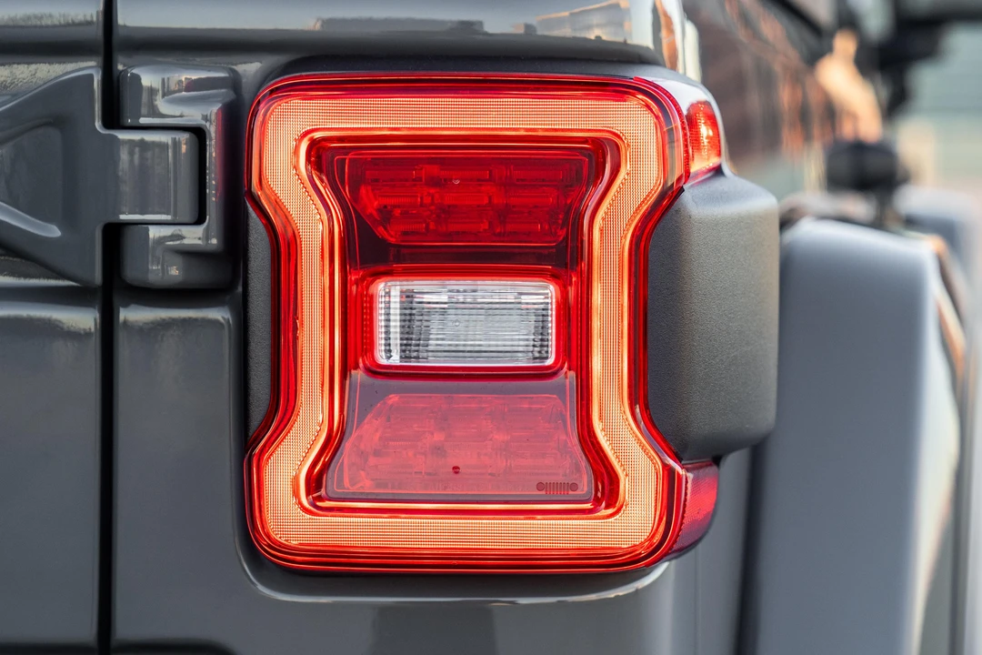 2020 Jeep JL Wrangler - Image 19 of 31