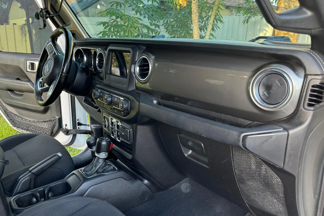 2020 Jeep JL Wrangler - Image 26 of 30