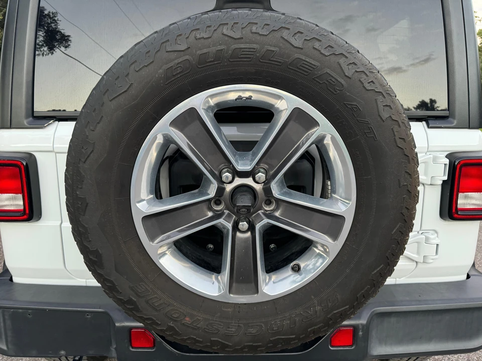 2020 Jeep JL Wrangler - Image 15 of 30