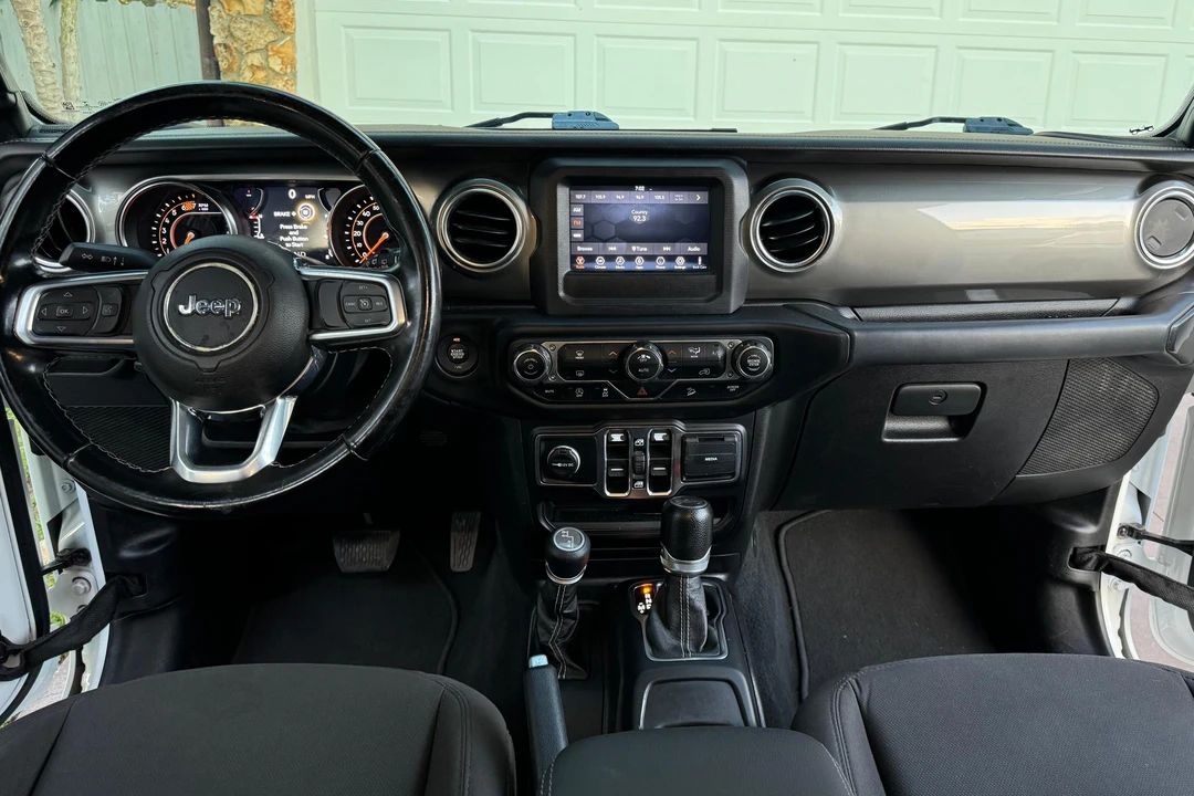 2020 Jeep JL Wrangler - Image 24 of 30