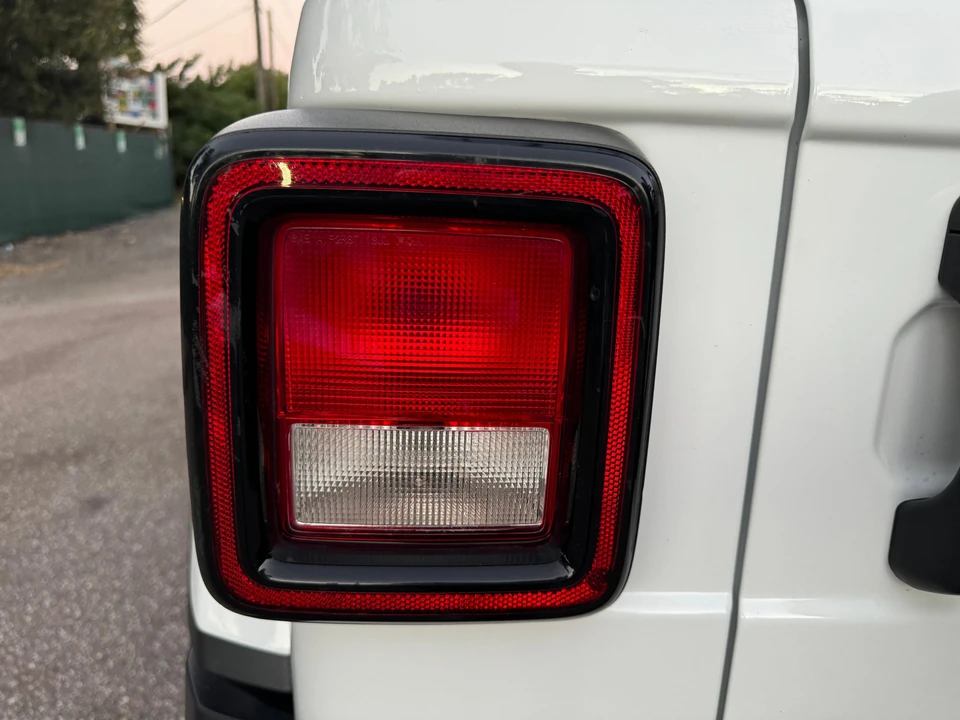 2020 Jeep JL Wrangler - Image 14 of 30