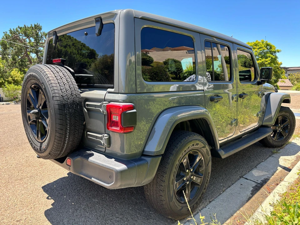 2020 Jeep JL Wrangler - Image 11 of 31