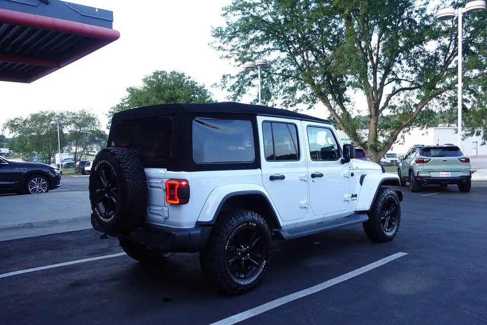 2020 Jeep JL Wrangler - Image 4 of 18