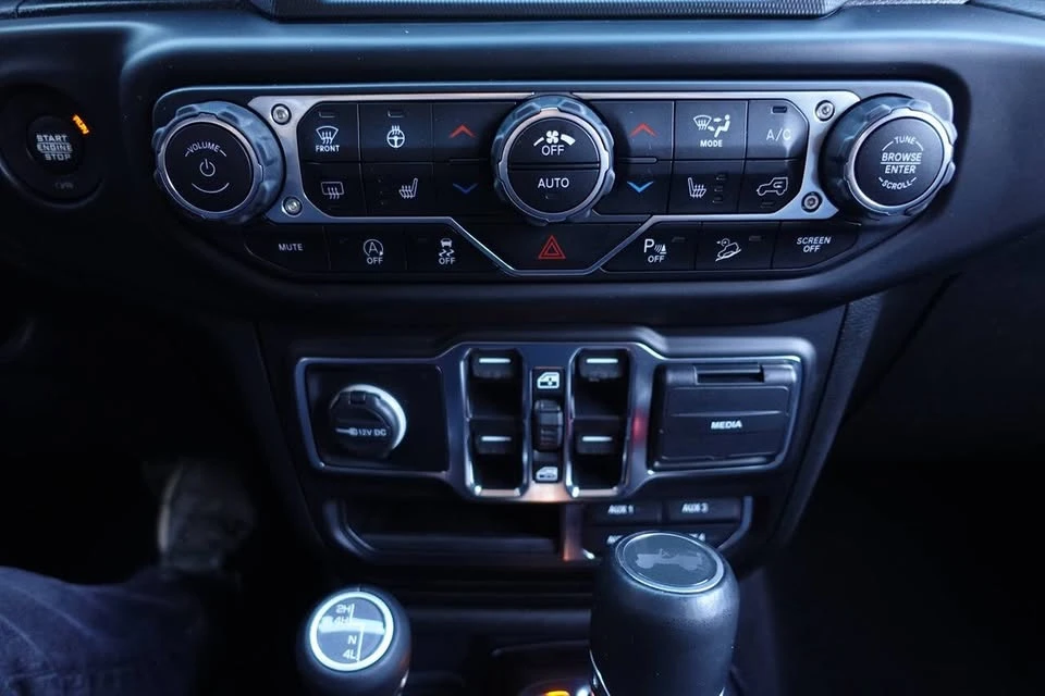 2020 Jeep JL Wrangler - Image 13 of 18