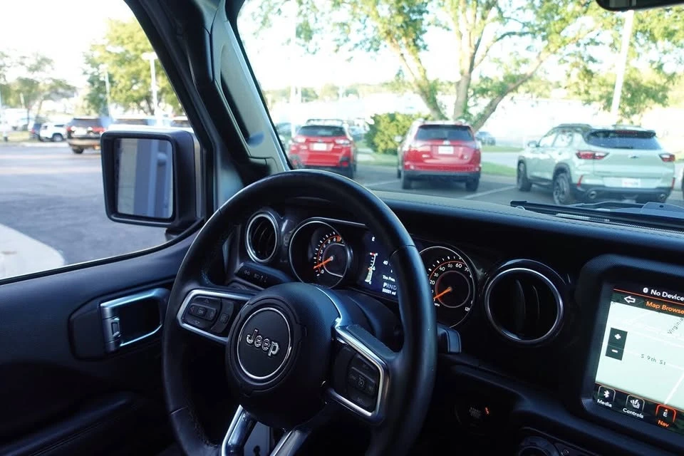 2020 Jeep JL Wrangler - Image 7 of 18