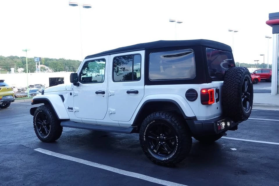 2020 Jeep JL Wrangler - Image 6 of 18