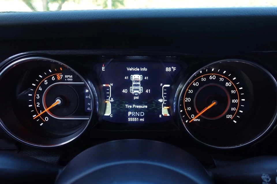 2020 Jeep JL Wrangler - Image 9 of 18