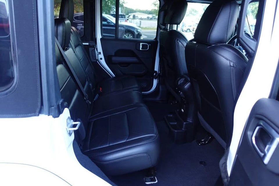 2020 Jeep JL Wrangler - Image 15 of 18