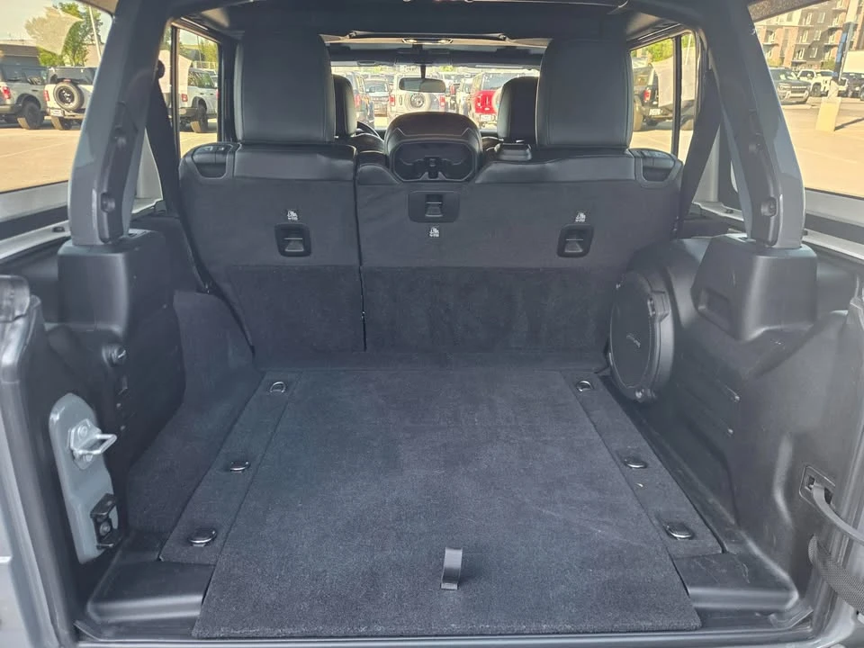 2020 Jeep JL Wrangler - Image 8 of 9