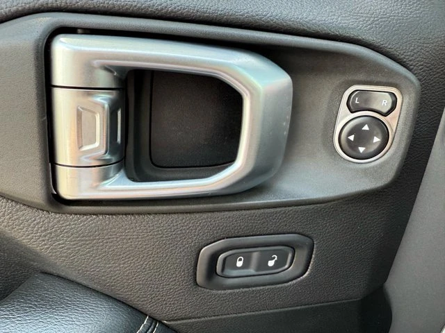 2020 Jeep JL Wrangler - Image 19 of 20