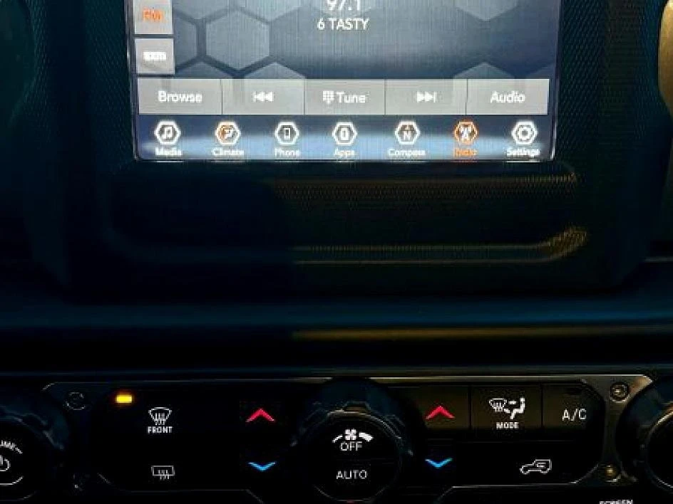 2020 Jeep - Image 14 of 29