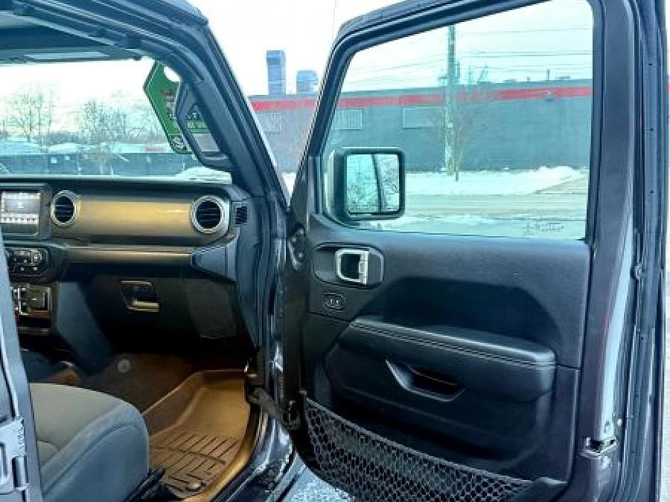 2020 Jeep - Image 17 of 29