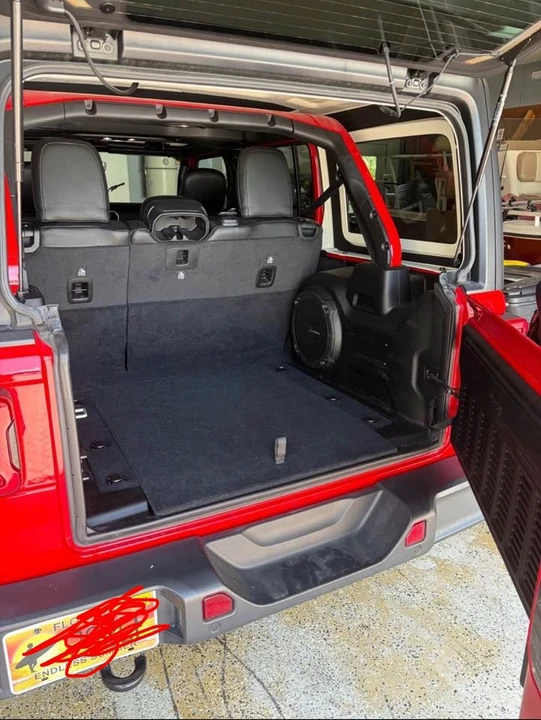 2020 Jeep JL Wrangler - Image 9 of 10