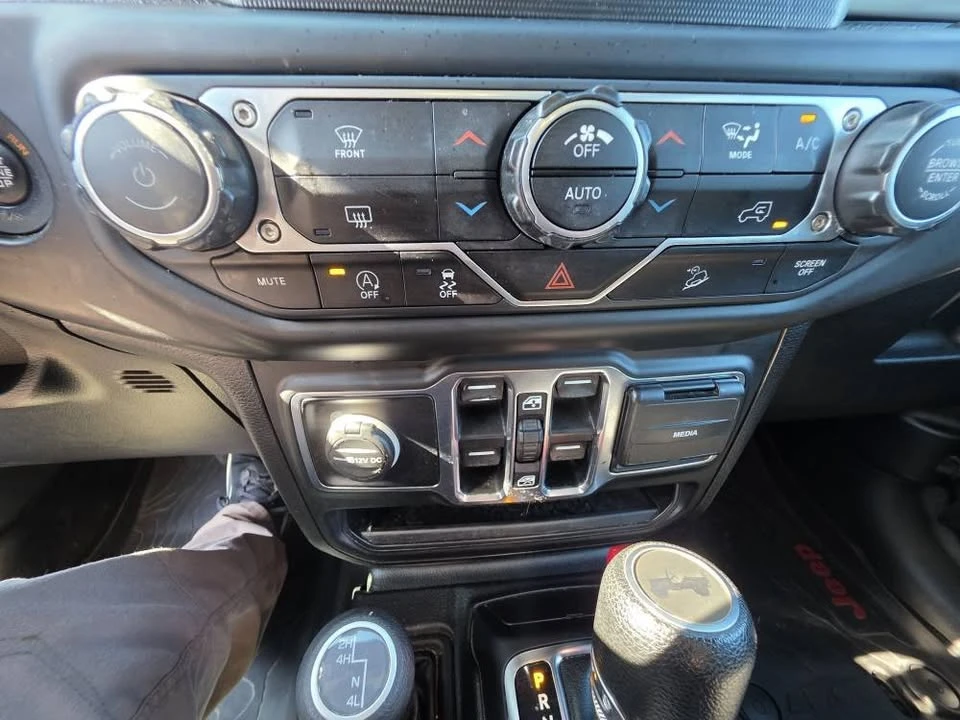 2020 Jeep JL Wrangler - Image 13 of 14
