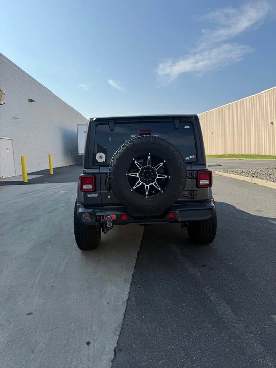 2020 Jeep JL Wrangler - Image 9 of 10