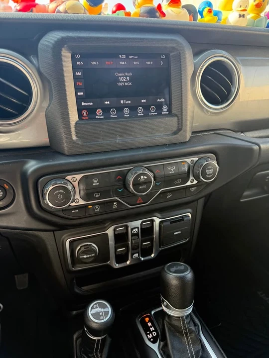 2020 Jeep JL Wrangler - Image 7 of 10